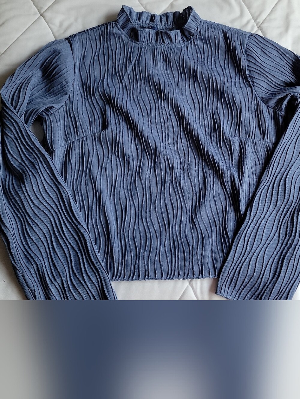 Textured Wave-Print Mock Neck Top in Slate Blue